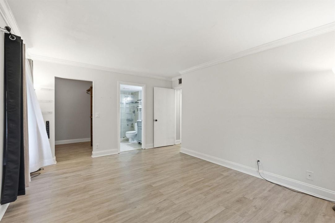 3-web-or-mls-1104_Green_Pine_Boulevard_U