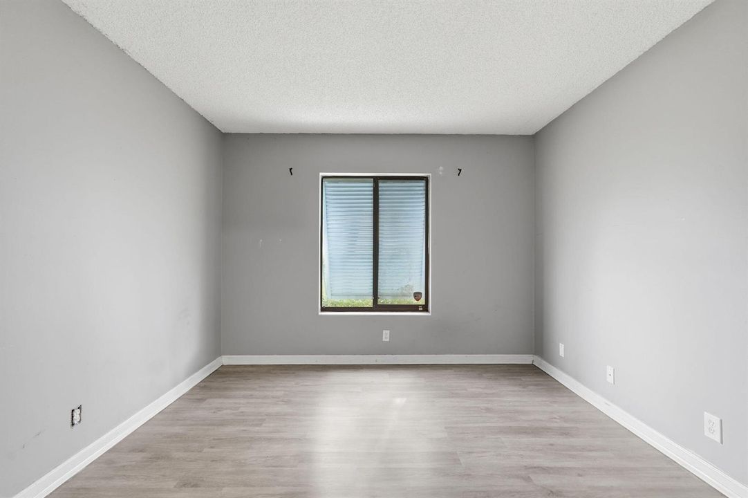 8-web-or-mls-1104_Green_Pine_Boulevard_U