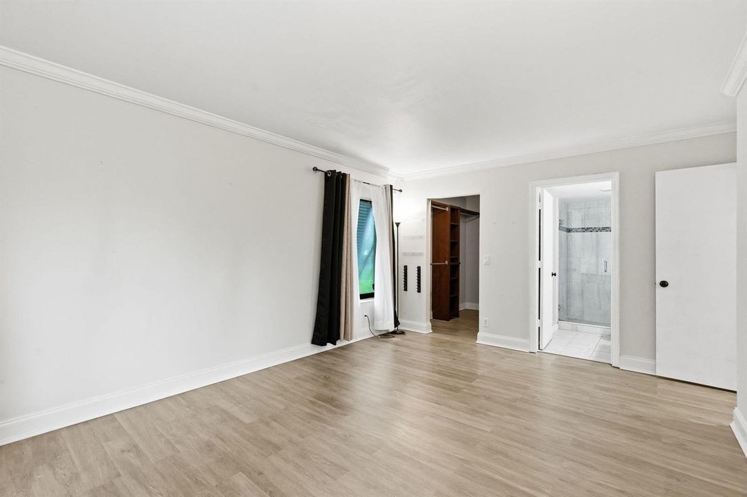 4-web-or-mls-1104_Green_Pine_Boulevard_U