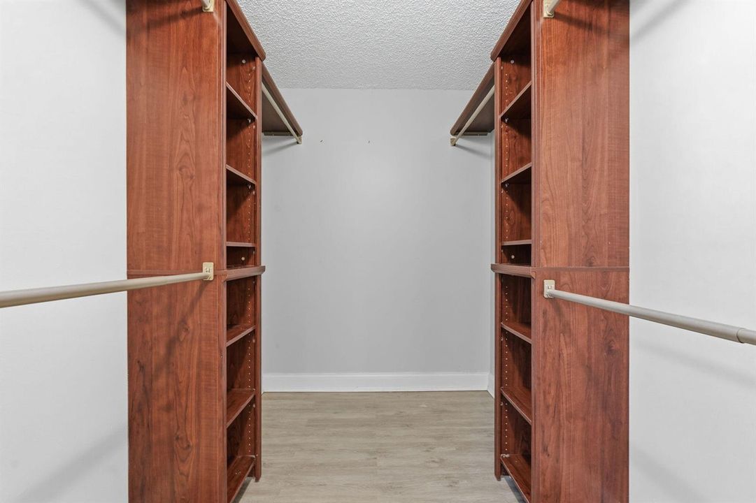 5-web-or-mls-1104_Green_Pine_Boulevard_U