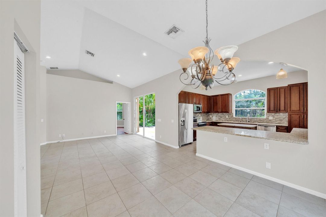 5 Dining Area (3)