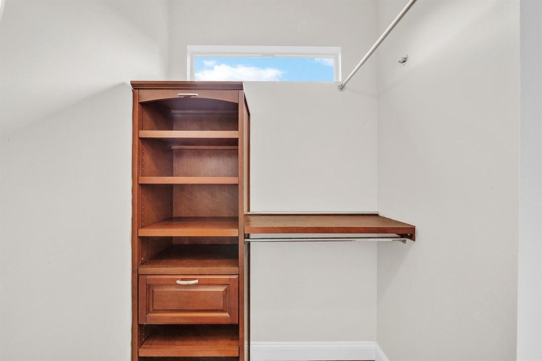 10 Walk-In Closets (3)