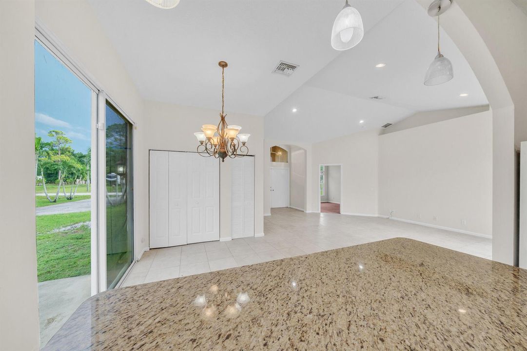 7 Dining Area (1)