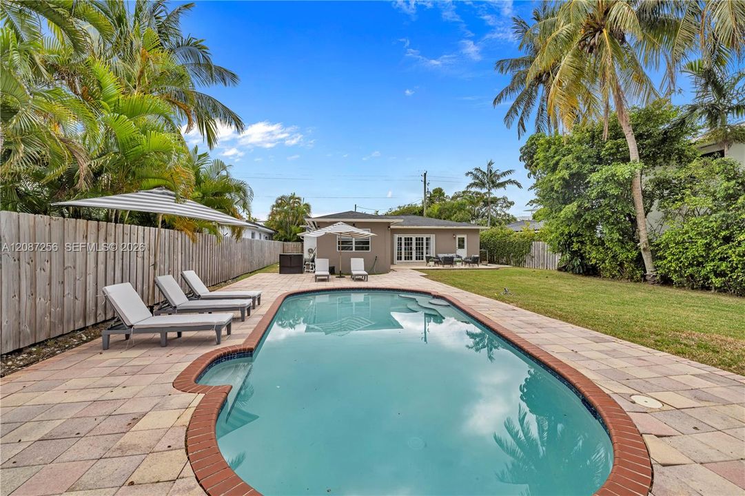 For Rent: $9,600 (4 beds, 2 baths, 1862 Square Feet)