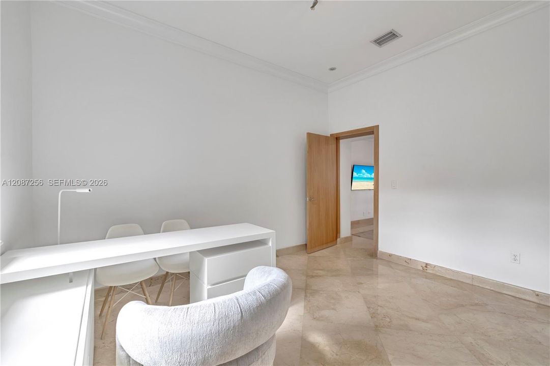 For Rent: $9,600 (4 beds, 2 baths, 1862 Square Feet)