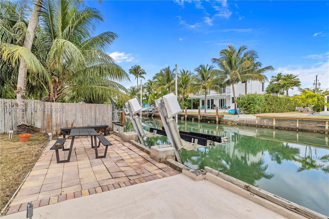 For Rent: $9,600 (4 beds, 2 baths, 1862 Square Feet)