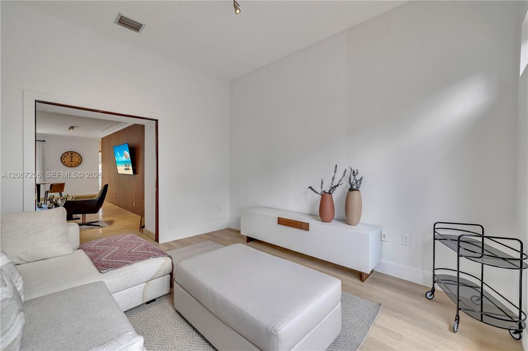 For Rent: $9,600 (4 beds, 2 baths, 1862 Square Feet)