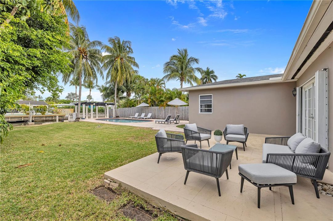 For Rent: $9,600 (4 beds, 2 baths, 1862 Square Feet)