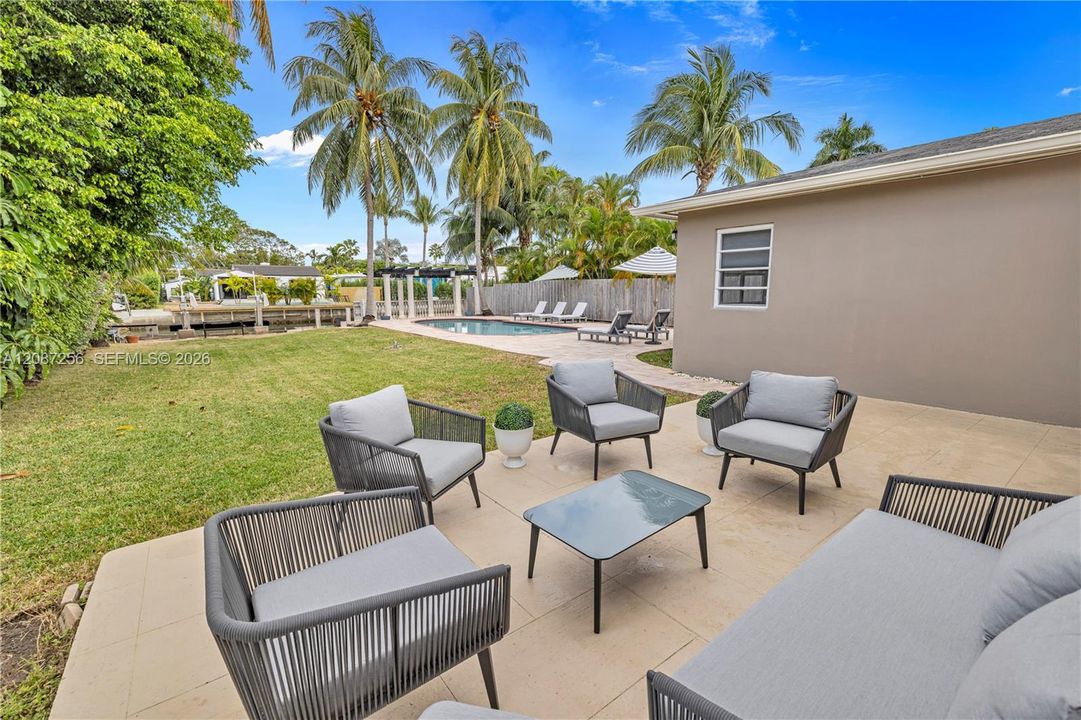 For Rent: $9,600 (4 beds, 2 baths, 1862 Square Feet)