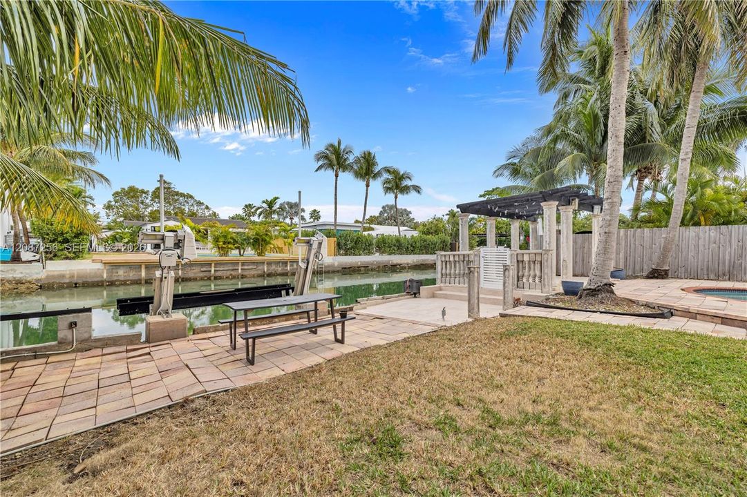 For Rent: $9,600 (4 beds, 2 baths, 1862 Square Feet)