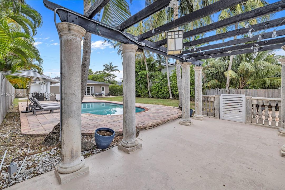 For Rent: $9,600 (4 beds, 2 baths, 1862 Square Feet)
