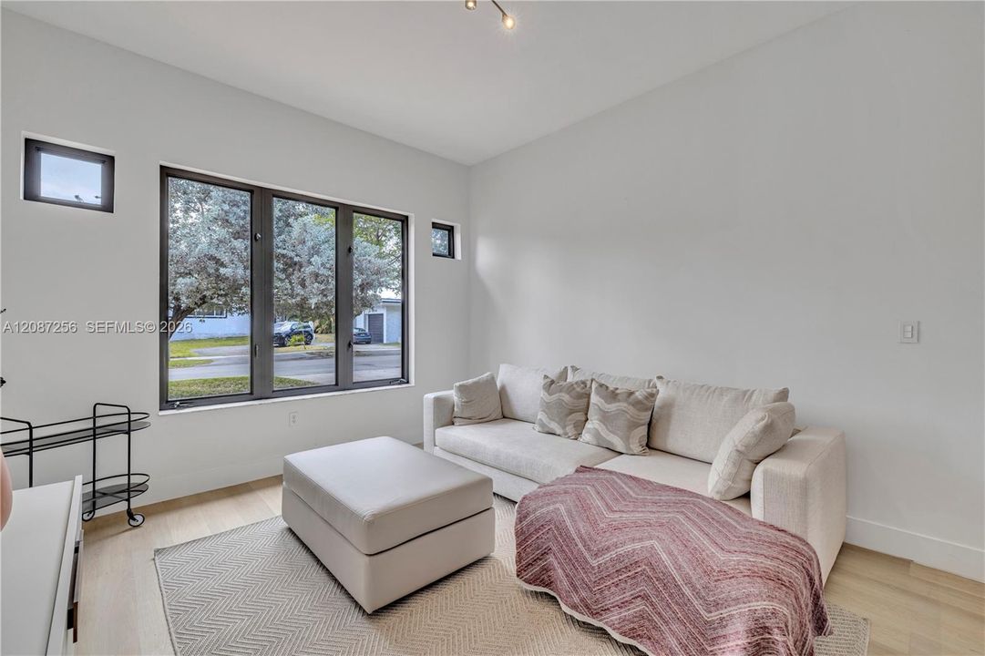 For Rent: $9,600 (4 beds, 2 baths, 1862 Square Feet)