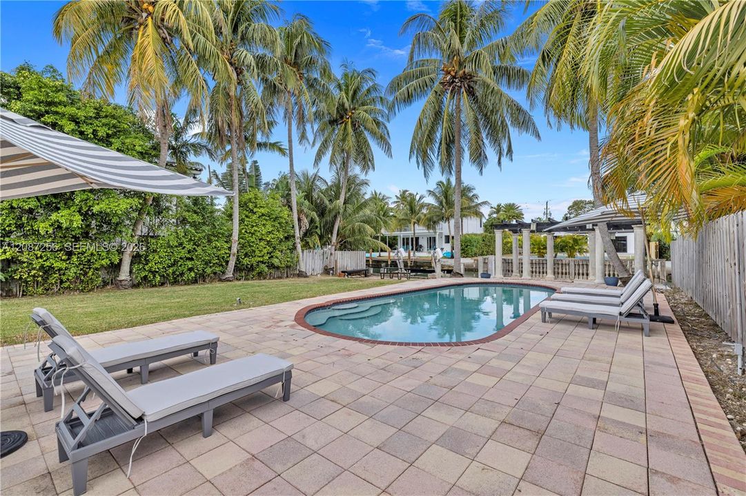 For Rent: $9,600 (4 beds, 2 baths, 1862 Square Feet)