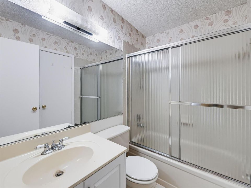 15-web-or-mls-4948-regina-ct-005