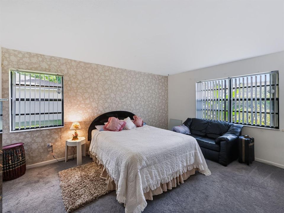 11-web-or-mls-4948-regina-ct-013