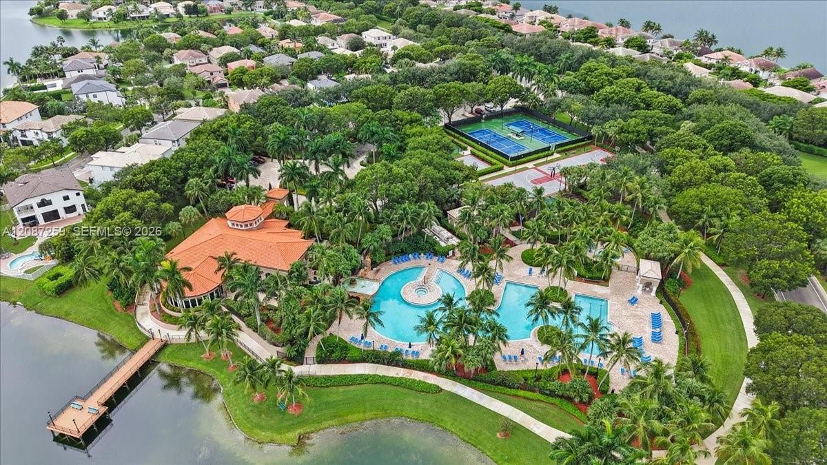 На продажу: $980,000 (4 спален, 2 ванн, 3184 Квадратных фут)
