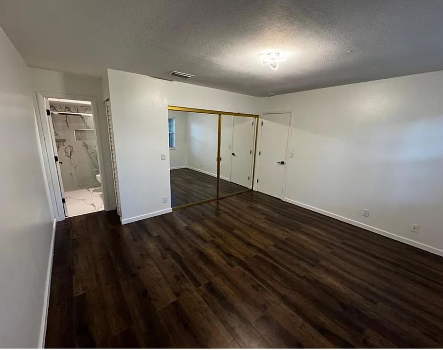 904 nw 50 master bed 1