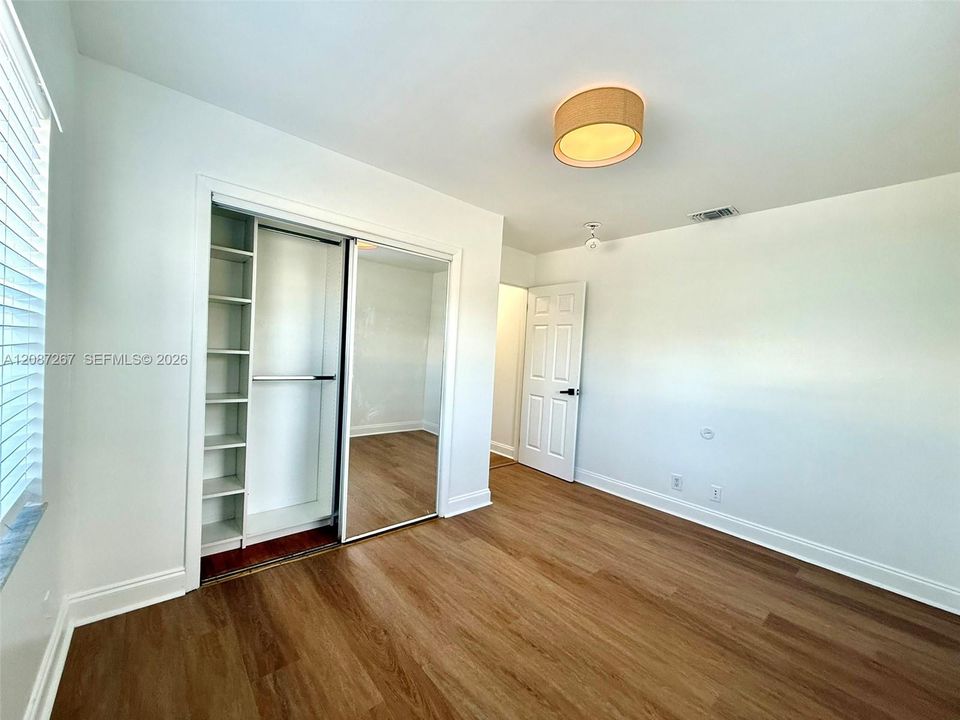 For Rent: $2,500 (2 beds, 1 baths, 839 Square Feet)