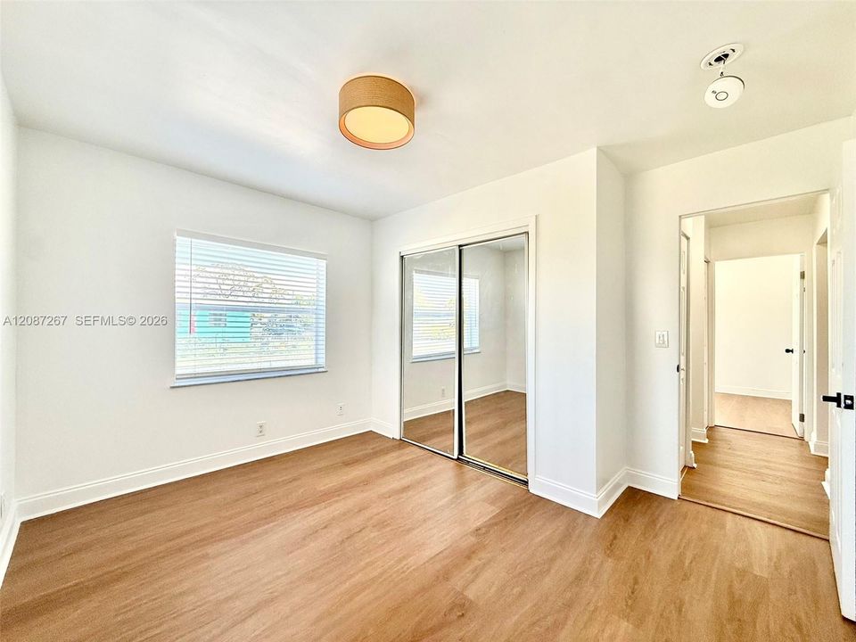 For Rent: $2,500 (2 beds, 1 baths, 839 Square Feet)