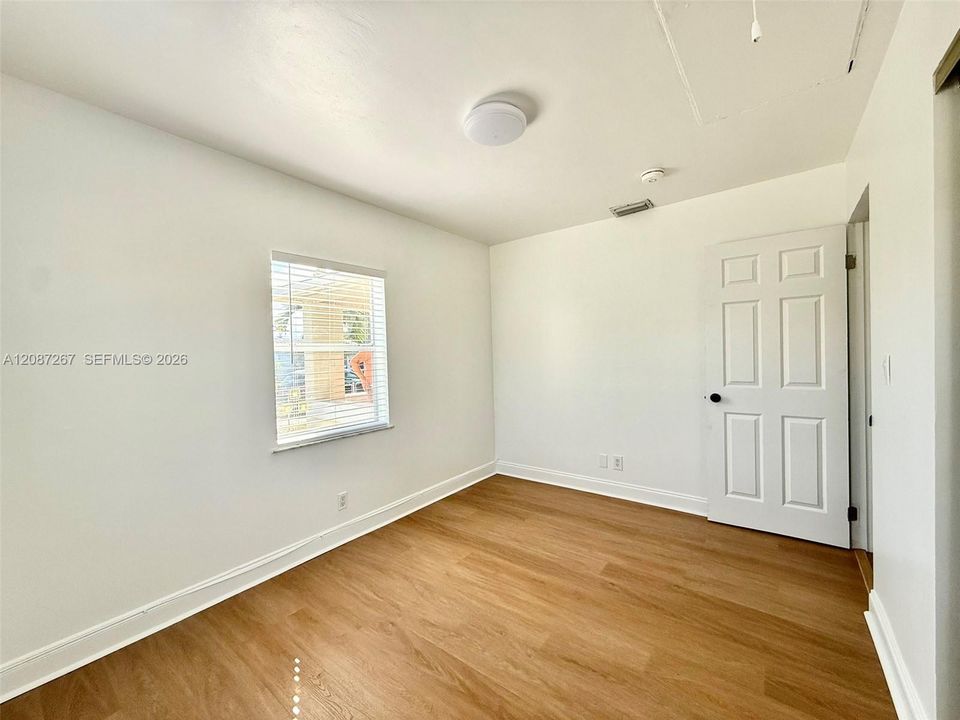 For Rent: $2,500 (2 beds, 1 baths, 839 Square Feet)
