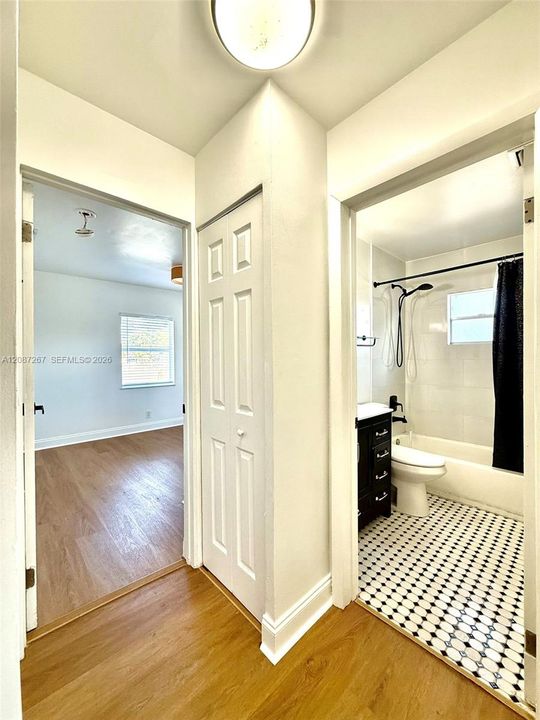 For Rent: $2,500 (2 beds, 1 baths, 839 Square Feet)