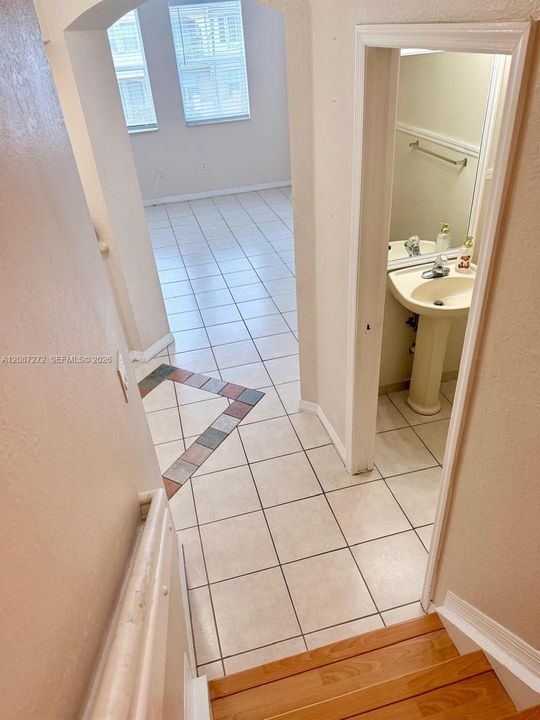 Active With Contract: $345,000 (2 beds, 2 baths, 1206 Square Feet)