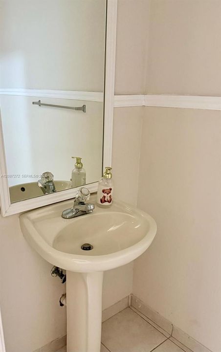 1/2 Bathroom