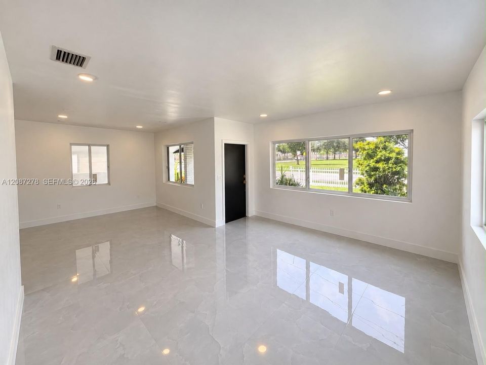 En Venta: $609,000 (3 camas, 3 baños, 1473 Pies cuadrados)