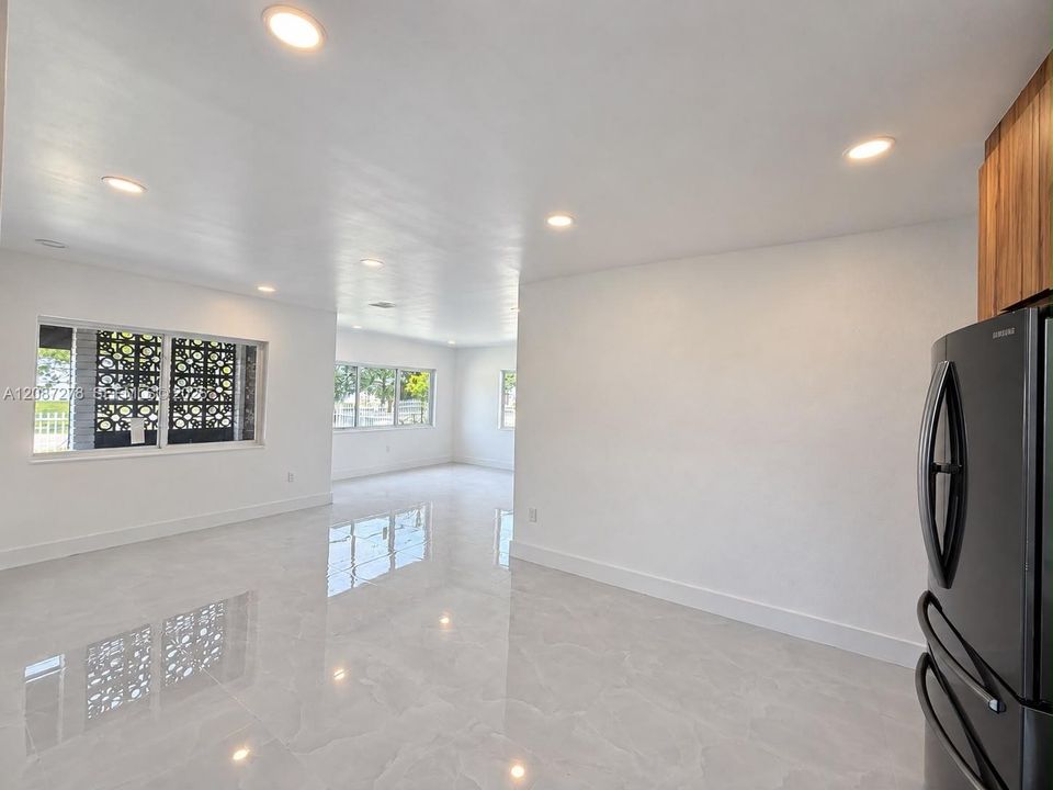 En Venta: $609,000 (3 camas, 3 baños, 1473 Pies cuadrados)