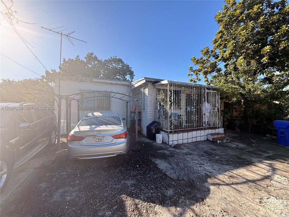 На продажу: $430,000 (2 спален, 1 ванн, 1180 Квадратных фут)