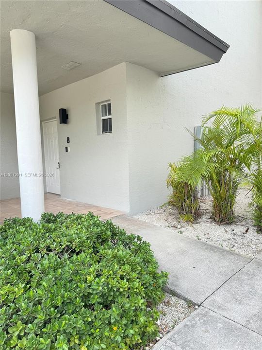 For Rent: $3,700 (3 beds, 2 baths, 1570 Square Feet)