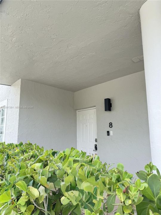 For Rent: $3,700 (3 beds, 2 baths, 1570 Square Feet)