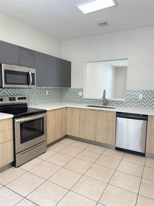For Rent: $3,700 (3 beds, 2 baths, 1570 Square Feet)