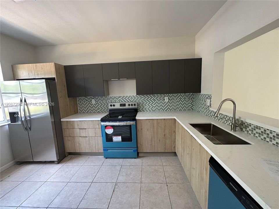 For Rent: $3,700 (3 beds, 2 baths, 1570 Square Feet)