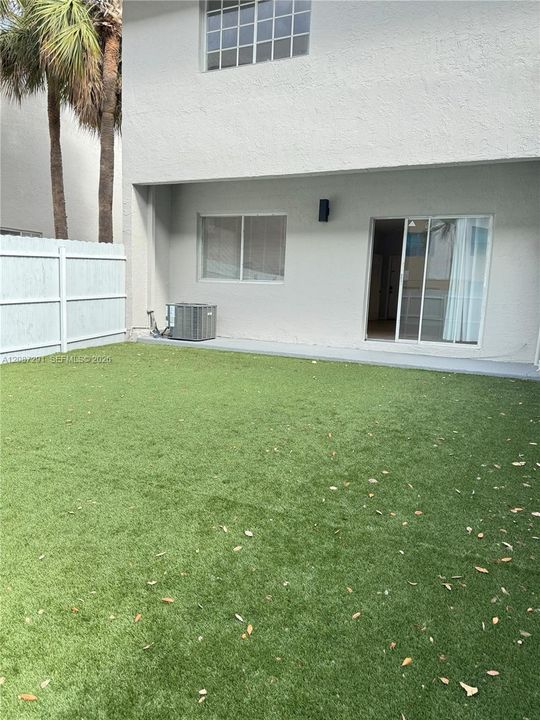 For Rent: $3,700 (3 beds, 2 baths, 1570 Square Feet)