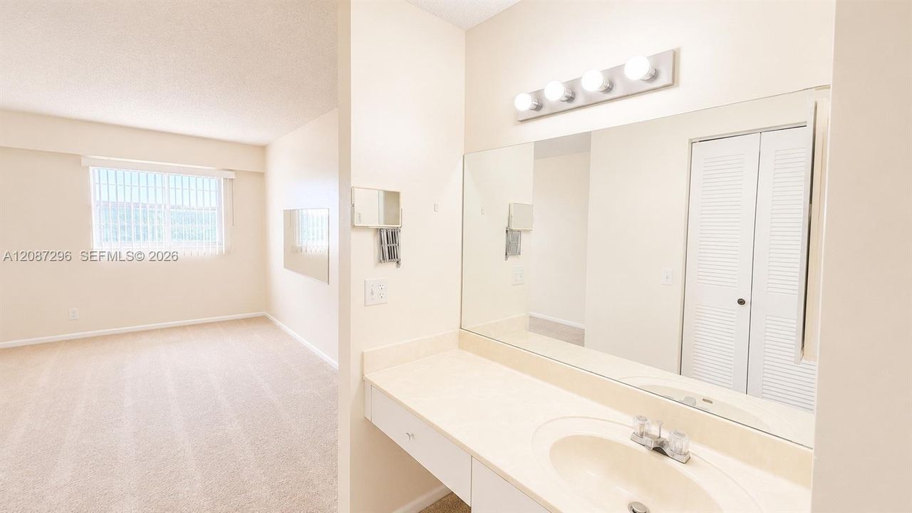For Sale: $169,999 (2 beds, 2 baths, 1106 Square Feet)