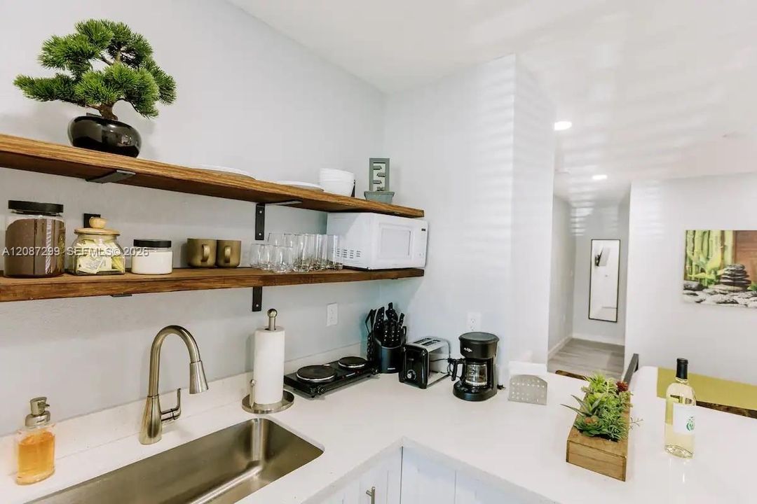 For Rent: $1,800 (1 beds, 1 baths, 550 Square Feet)