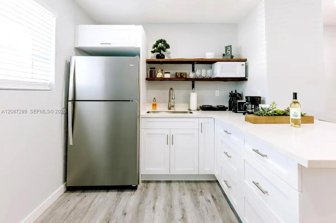 For Rent: $1,800 (1 beds, 1 baths, 550 Square Feet)