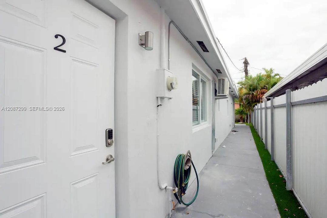 For Rent: $1,800 (1 beds, 1 baths, 550 Square Feet)