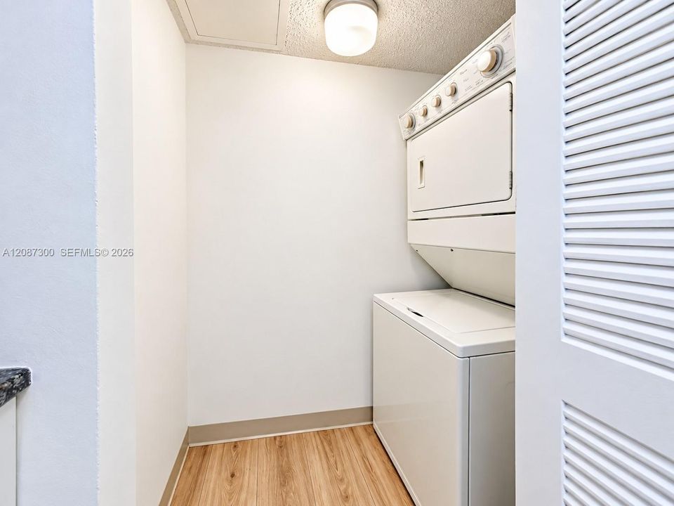 For Rent: $1,800 (1 beds, 1 baths, 650 Square Feet)