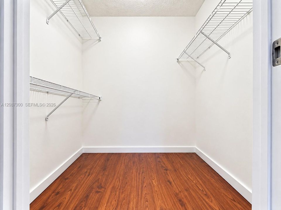 For Rent: $1,800 (1 beds, 1 baths, 650 Square Feet)