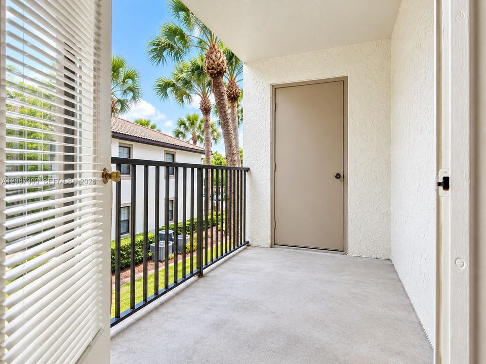 For Rent: $1,800 (1 beds, 1 baths, 650 Square Feet)