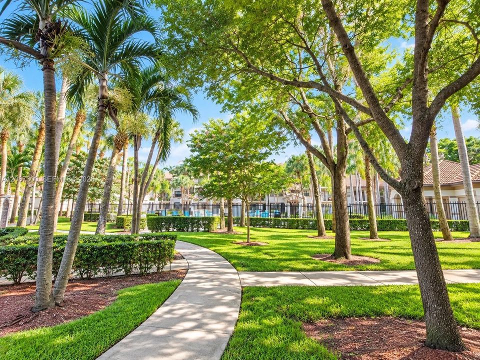 For Rent: $1,800 (1 beds, 1 baths, 650 Square Feet)