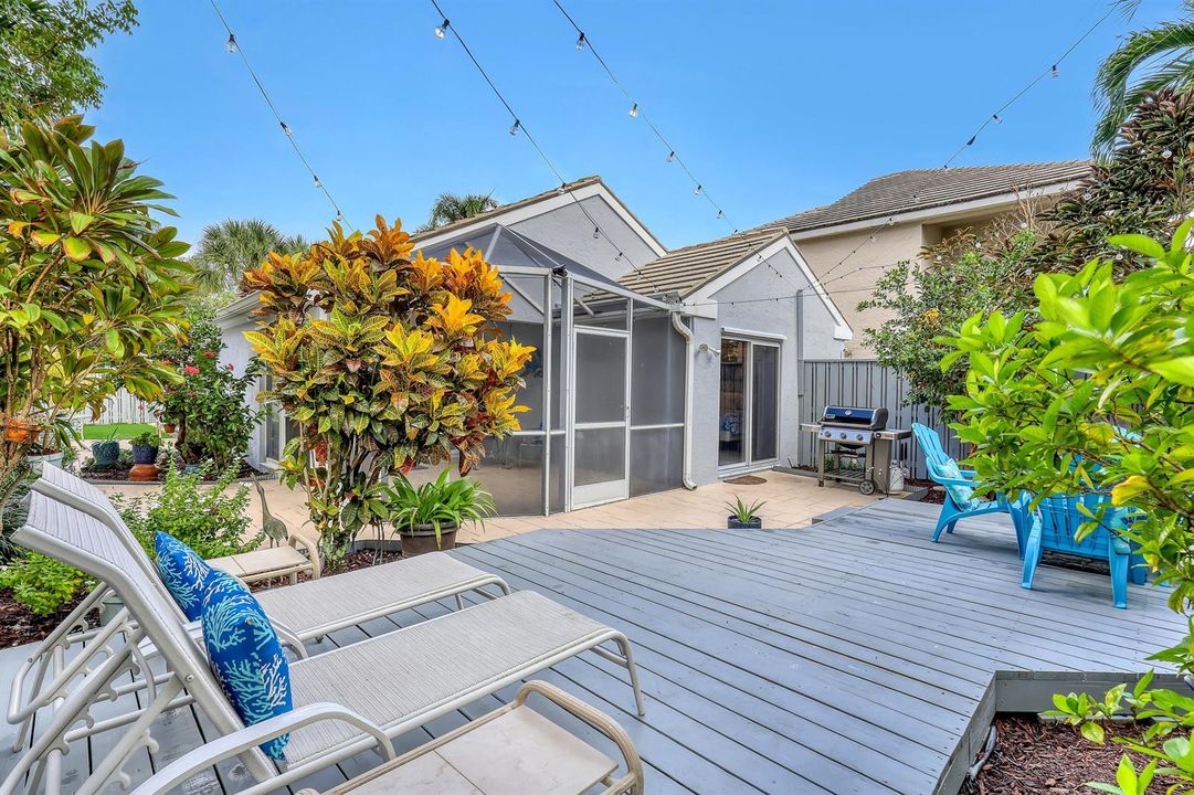 Landscaped outdoor living space