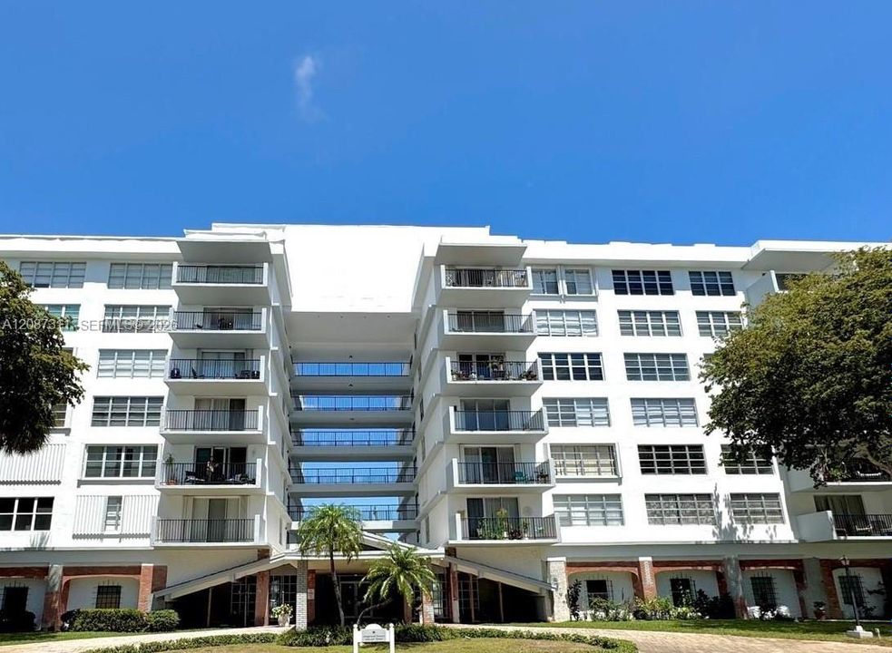 For Sale: $511,000 (2 beds, 2 baths, 1463 Square Feet)