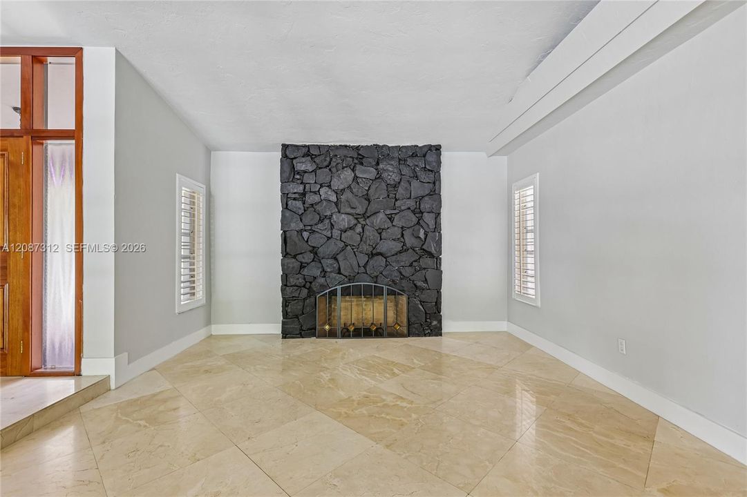 En Venta: $1,290,000 (5 camas, 3 baños, 3057 Pies cuadrados)