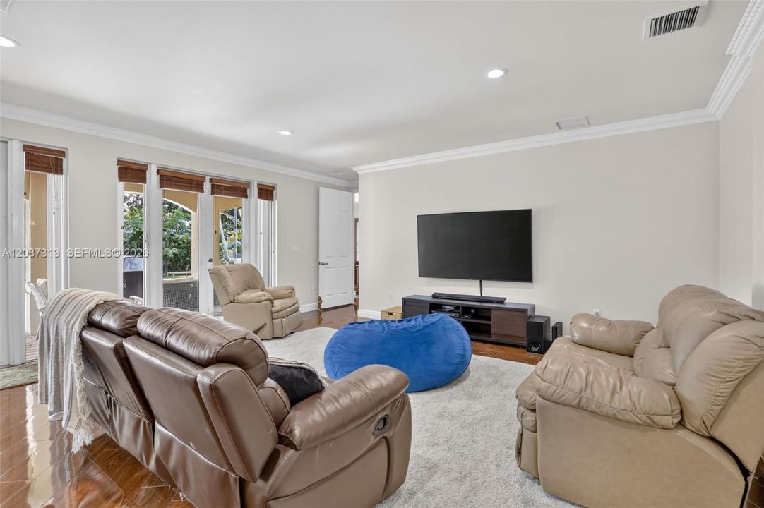 For Sale: $1,275,000 (5 beds, 4 baths, 3866 Square Feet)