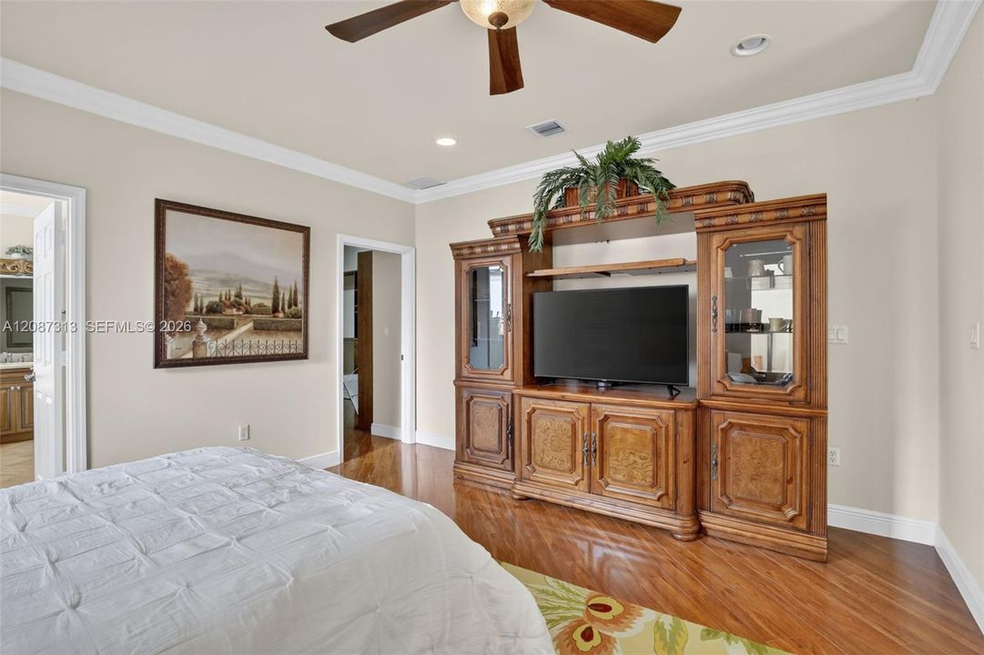 For Sale: $1,275,000 (5 beds, 4 baths, 3866 Square Feet)