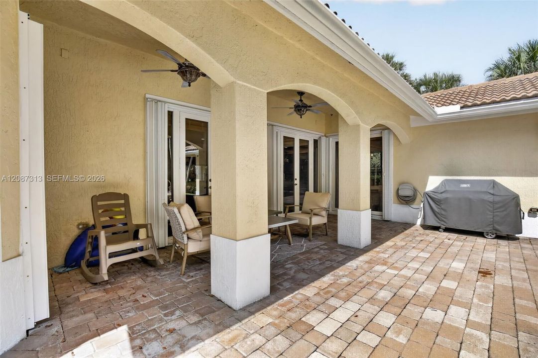 For Sale: $1,275,000 (5 beds, 4 baths, 3866 Square Feet)