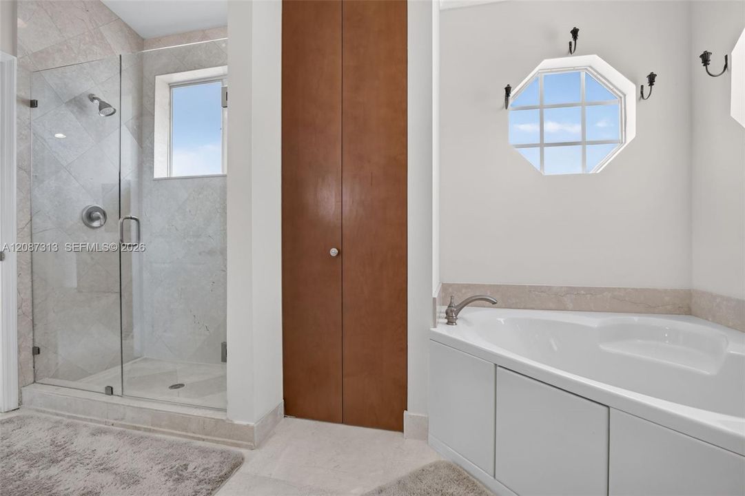 For Sale: $1,275,000 (5 beds, 4 baths, 3866 Square Feet)